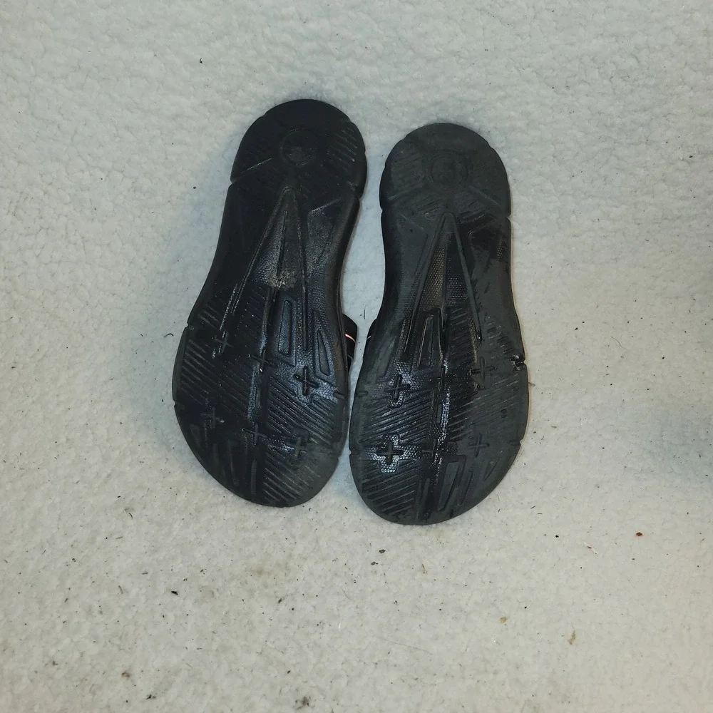 Under Armour Sandals‎ -Youth Girls Sz 5 - Ignite Slide Black & Pink Flats